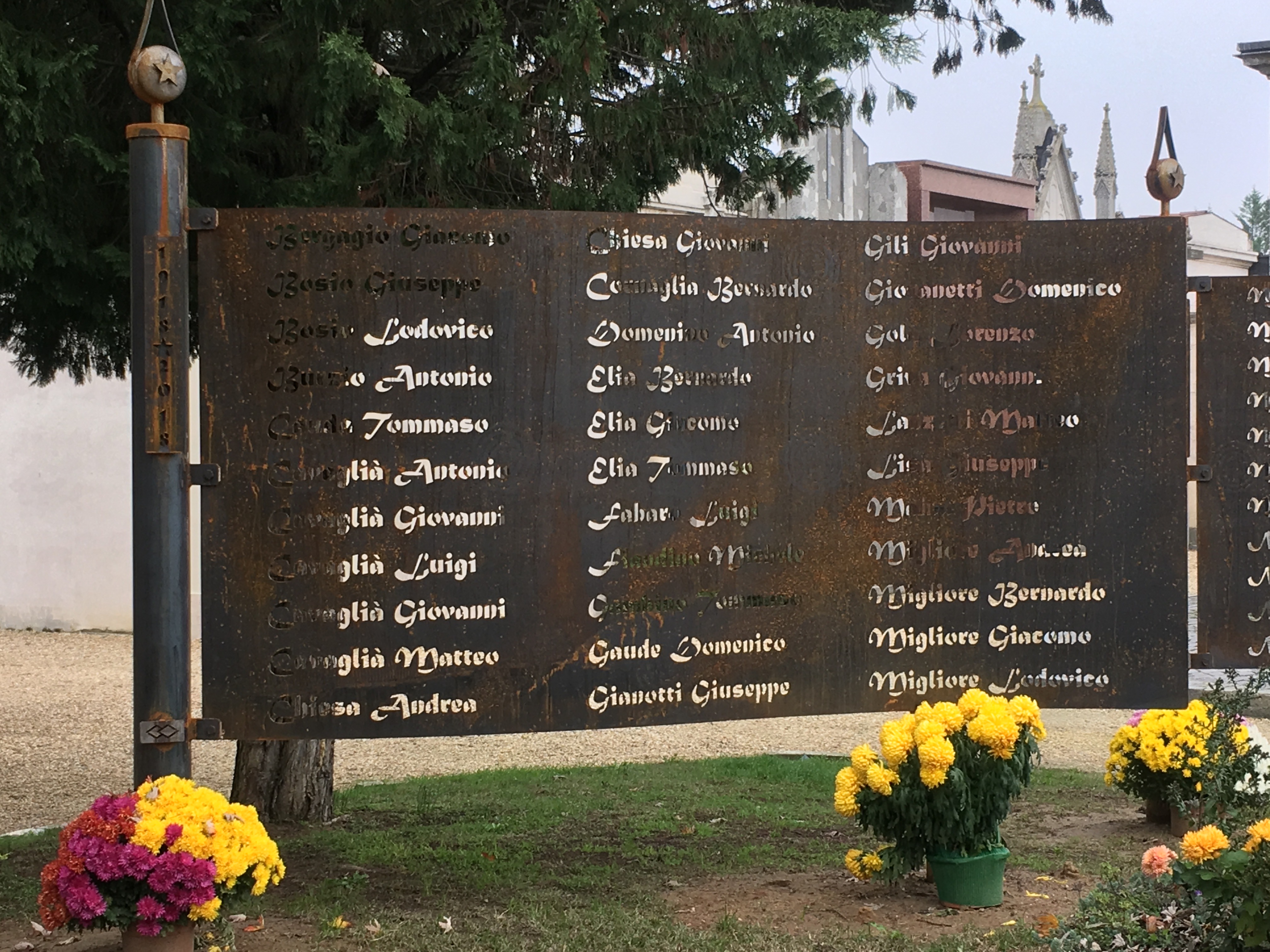 caduti-santena-cimitero-10E574516-3FEA-6DDC-3F58-B756437AC57D.jpg